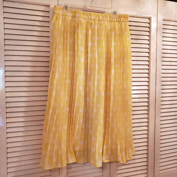 her destiny Dresses & Skirts - Her Destiny polka dot print skirt size L